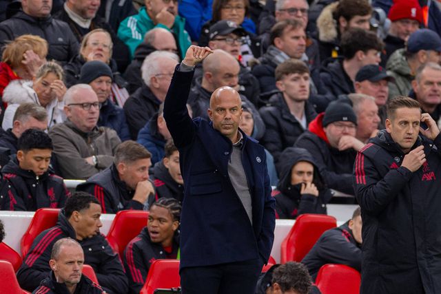 Arne Slot lamento os erros defensivos do Liverpool - FOTO: David Rawcliffe/IMAGO