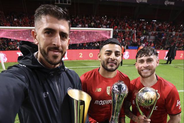 Paulinho marca e assiste na goleada do Toluca