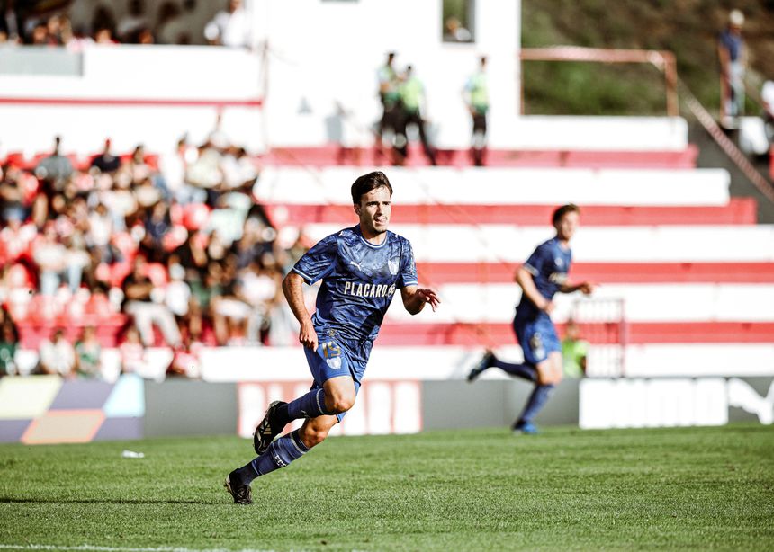 Médio-ofensivo debutou no mais alto patamar do emblema de Vila Nova - Foto: Famalicão