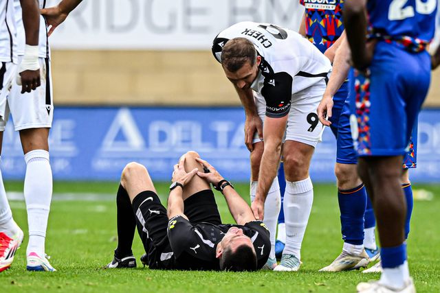 Árbitro Declan Bourne lesionado