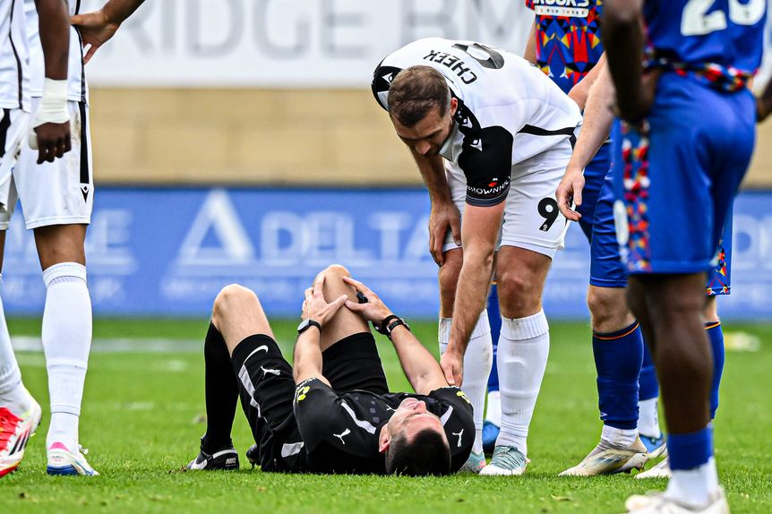 Árbitro Declan Bourne lesionado