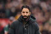 Ruben Amorim, treinador do Manchester United, em Anfield