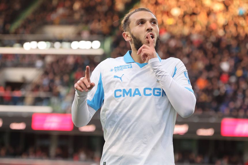 Amine Gouiri ficará três meses afastado da competição