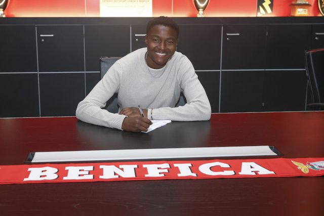 Thaís Lima, jogadora de 17 anos do Benfica