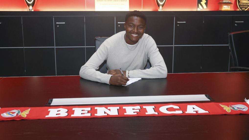 Thaís Lima, jogadora de 17 anos do Benfica