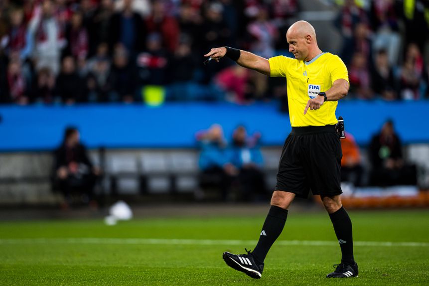 Árbitro Szymon Marciniak