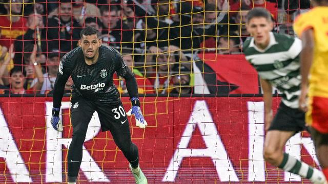 Kaique estreou-se de leão ao peito na vitória, por 2-0, em casa do Lens, na Liga dos Campeões