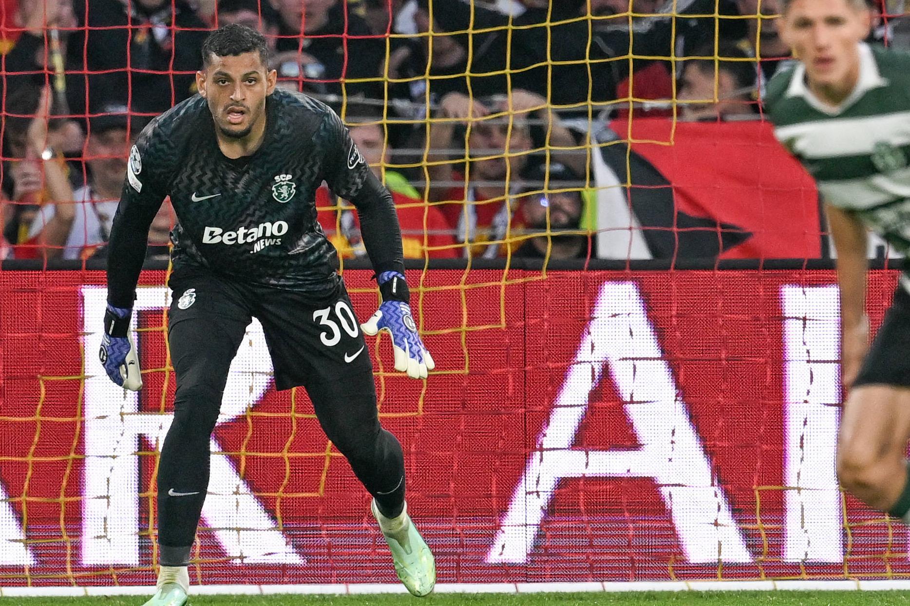 Kaique estreou-se de leão ao peito na vitória, por 2-0, em casa do Lens, na Liga dos Campeões