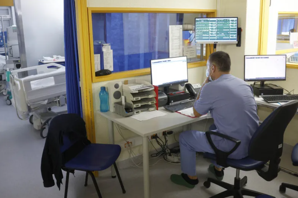 Sistema do SNS em baixo impede médicos de passar receitas e consultar processos - Foto: António Pedro Santos/LUSA