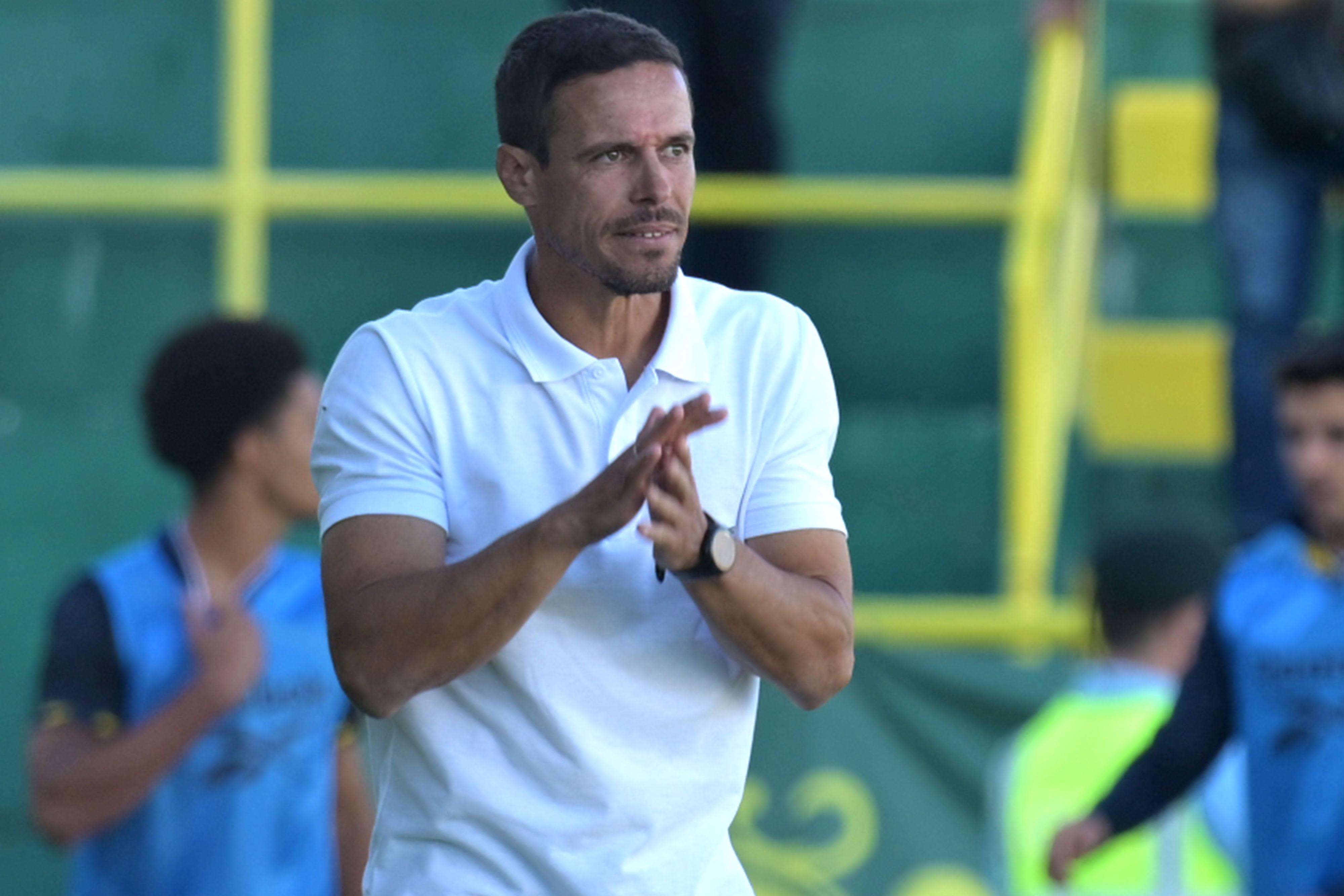 Sérgio Raimundo orientou a equipa diante do Salgueiros (Foto Fernando Veludo/LUSA)