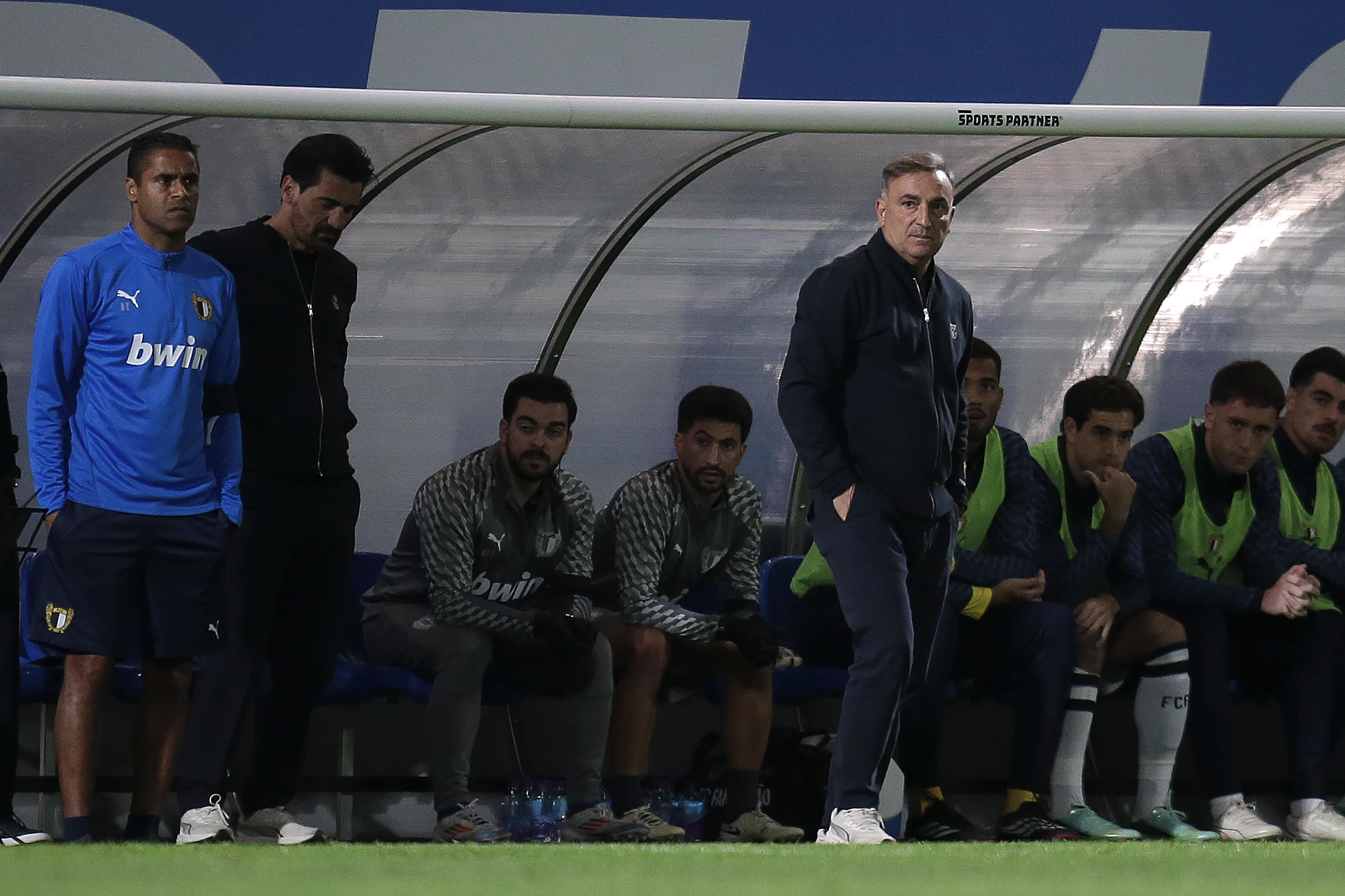 Carlos Carvalhal não resistiu à eliminação da Taça de Portugal e deixa o comando do Famalicão — Foto: Hugo Delgado/LUSA