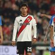 Lautaro Pereyra (ao centro), médio do River Plate (foto: Imago)