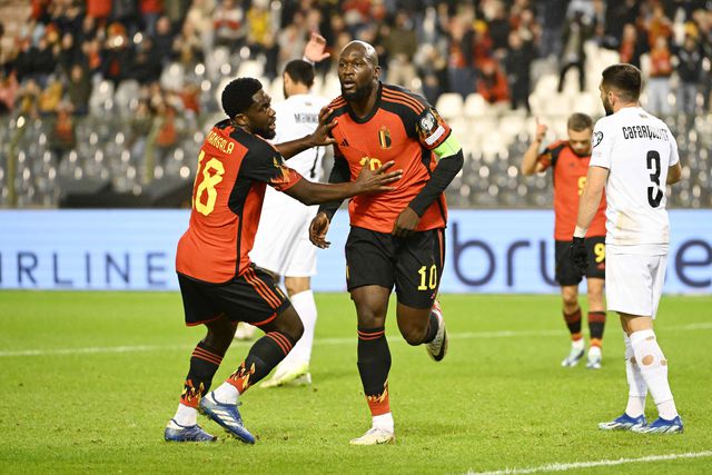 Bélgica goleia Azerbaijão e sobe ao topo do grupo