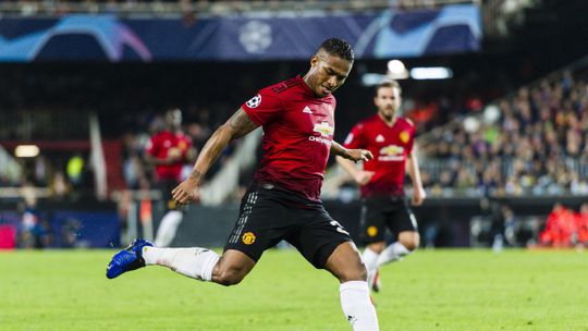 Ex-capitão do Manchester United surge irreconhecível em jogo de antigas estrelas (foto)