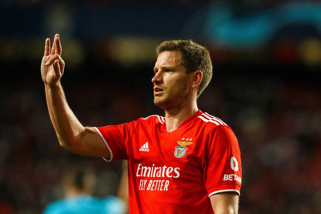 Ex-Benfica e a reforma: «Até a subir as escadas do estádio tenho dores»