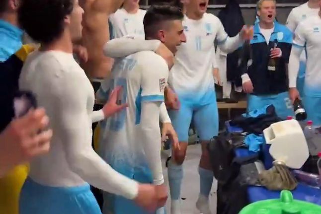 A festa dos jogadores de San Marino no balneário (vídeo)