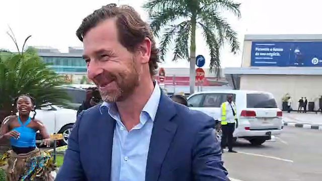 FC Porto: Villas-Boas recebido em festa em Angola