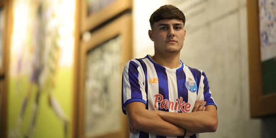 FC Porto: jovem que tem André como ídolo e se inspira em Varela assina contrato profissional