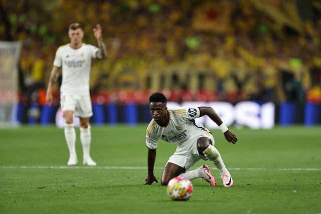 Toni Kroos (ao fundo) e Vinícius Júnior na final da Liga dos Campeões entre Real Madrid e Borussia Dortmund