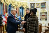 Donald Trump com Cristiano Ronaldo e Georgina Rodríguez na Sala Oval - Foto: The White House