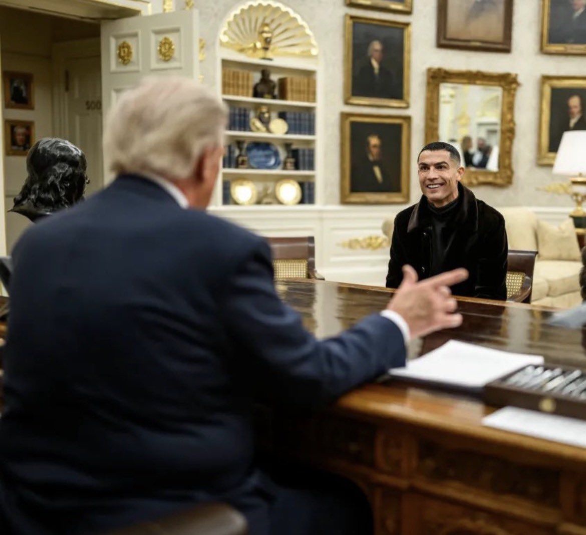 Cristiano Ronaldo com Donald Trump na Sala Oval - Foto: The White House