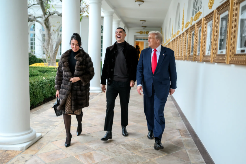 Donald Trump com Cristiano Ronaldo e Georgina Rodríguez na Casa Branca - Foto: The White House