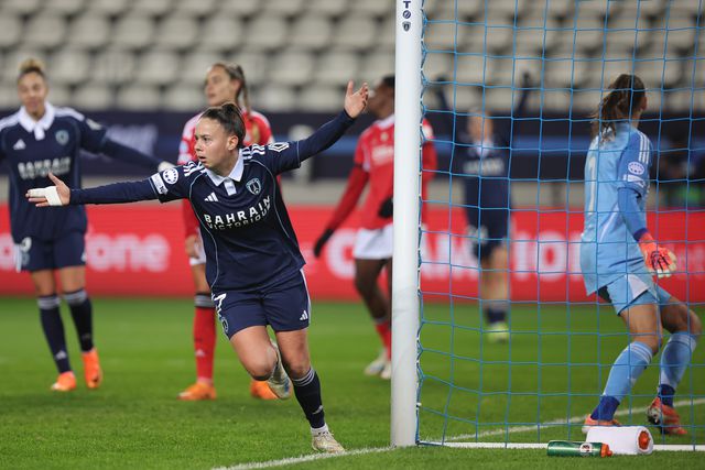 Garbino festeja o segundo golo do Paris FC frente ao Benfica - Foto: CHRISTOPHE PETIT TESSON/EPA