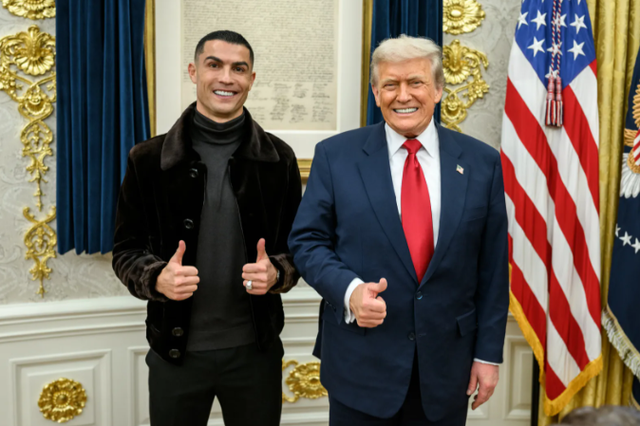 Cristiano Ronaldo com Donald Trump na Sala Oval - Foto: The White House