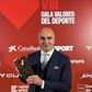 Roberto Martínez com o prémio recebido na Gala Valores Del Deporte - Foto: FPF