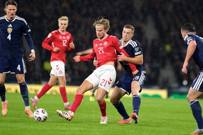 Morten Hjulmand, médio do Sporting, ao serviço da Dinamarca