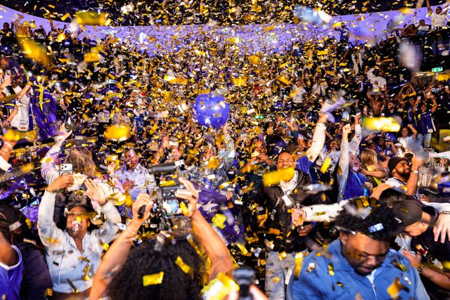 Adeptos em Roterdão festejam qualificação de Curaçau