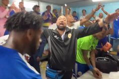 A festa no balneário da nação mais pequena de sempre a apurar-se para um Mundial