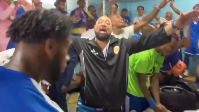 A festa no balneário da nação mais pequena de sempre a apurar-se para um Mundial