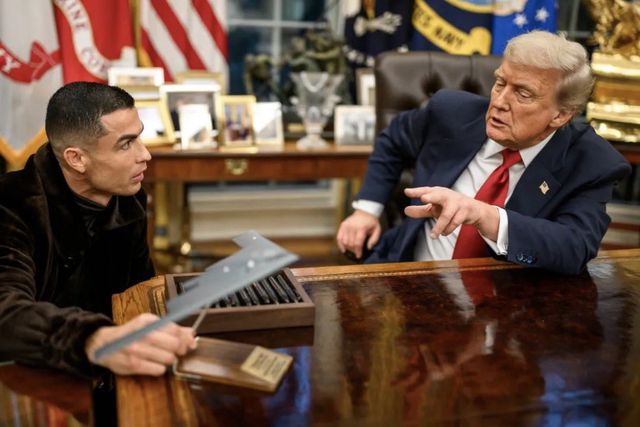 Cristiano Ronaldo com Donald Trump na Sala Oval - Foto: The White House