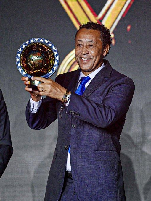 Bubista com o prémio de melhor treinador africano de 2025 - Foto: CAF