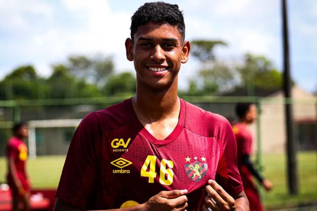 Filho de Vágner Love vai fazer testes no Benfica