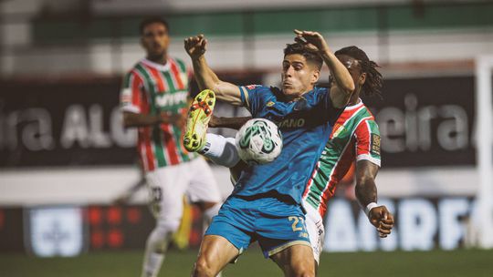 FC Porto: Fran Navarro a caminho do Olympiakos