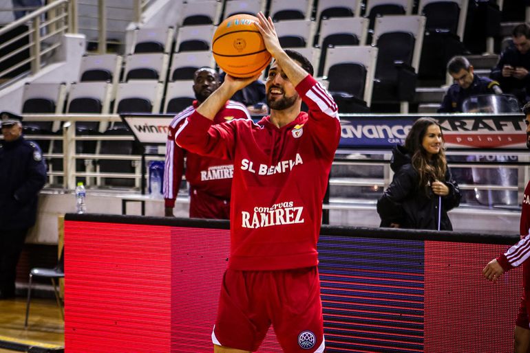 Entrada 'à campeão'. Benfica trava PAOK na Champions de basquetebol