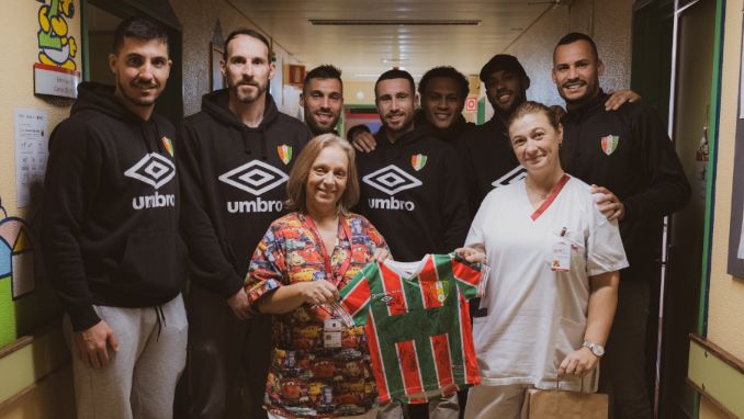 E. Amadora: Sete jogadores visitam ala pediátrica do Hospital Amadora-Sintra