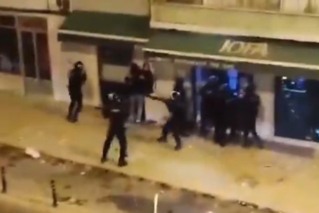 VÍDEO: Carga policial sobre adeptos leoninos nas imediações de Alvalade