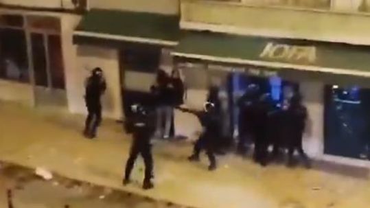 VÍDEO: Carga policial sobre adeptos leoninos nas imediações de Alvalade