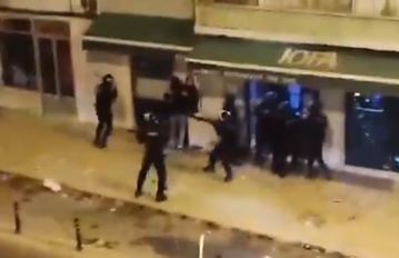 VÍDEO: Carga policial sobre adeptos leoninos nas imediações de Alvalade