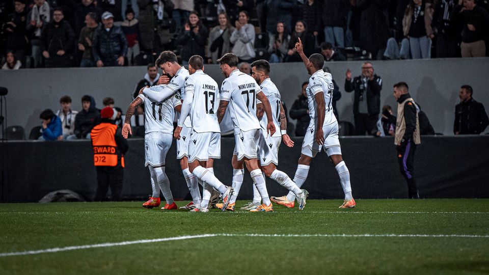 V. Guimarães-Nacional: concerto de Tiago Silva desafinou com cabeçada de João Aurélio