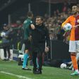 Ziyech 'explode' no Galatasaray: «Nunca vi treinador tão mau como Buruk»