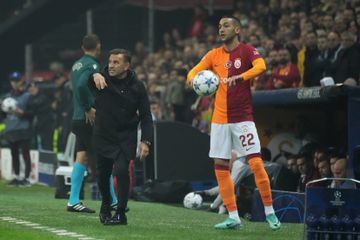 Ziyech 'explode' no Galatasaray: «Nunca vi treinador tão mau como Buruk»