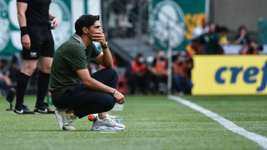 Abel Ferreira recebe mais do que 13 treinadores da Premier League