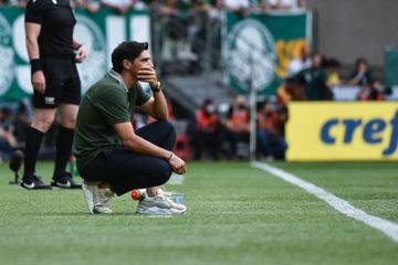 Abel Ferreira recebe mais do que 13 treinadores da Premier League