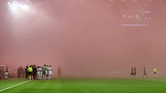 Nuvem de fumo obriga à interrupção de jogo na Liga Conferência (fotogaleria)