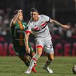 Treinador do São Paulo assume que contratação de ex-FC Porto foi um erro