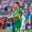 Dibu Martínez e a defesa absurda no Mundial 2022: «Quando ‘come’ o Otamendi…»
